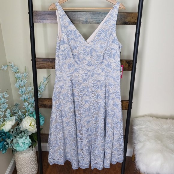Vince Camuto Dresses & Skirts - NWT Vince Camuto Blue Fit Flare Lace Dress Size 14 formal or casual